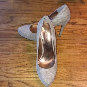 ✨SALE!✨Nude BCBG pumps
